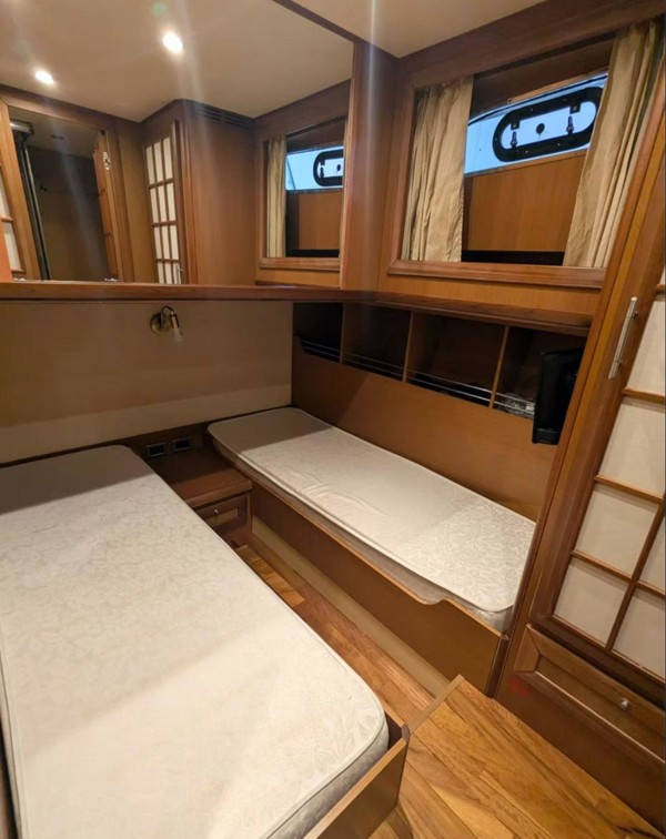 2006 MOCHI CRAFT DOLPHIN 51