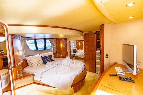 2011 AZIMUT 62 FLY
