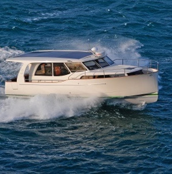 2016 GREENLINE 33 HYBRID