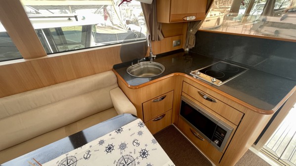 2014 GREENLINE 33 HYBRID