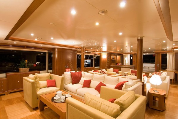 2007 | 2017 BENETTI VISION 145