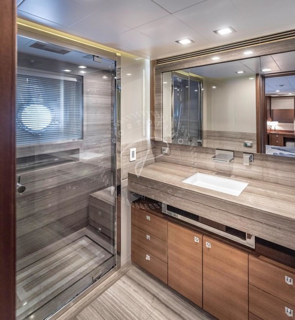 2013 FERRETTI CUSTOMLINE 124