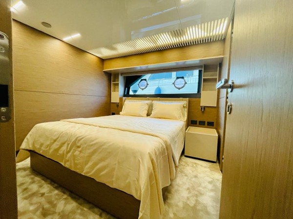 2021 FERRETTI YACHTS 920