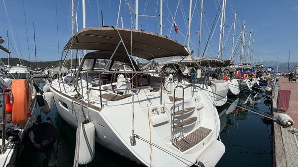 2011 JEANNEAU 53