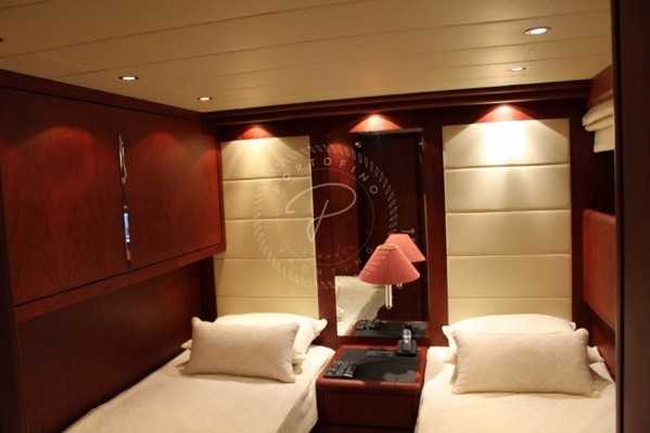 2001 | 2015 MANGUSTA 72