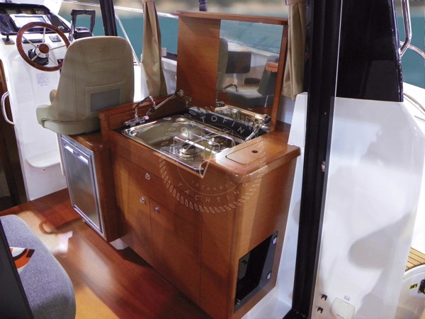 2013 JEANNEAU MERRY FISHER 855