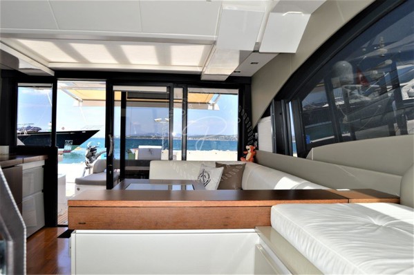 2012 FAIRLINE TARGA 58