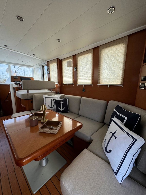 2010 BENETEAU SWIFT TRAWLER 42