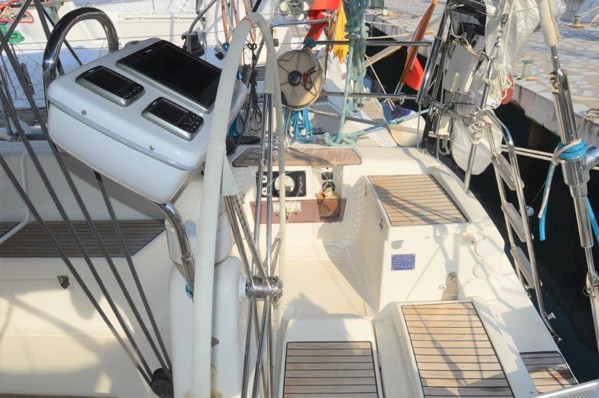 2005 DUFOUR 44