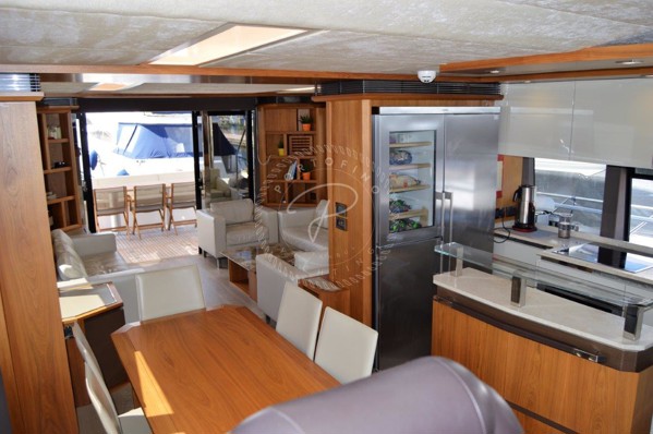 2013 ABSOLUTE 72 FLY