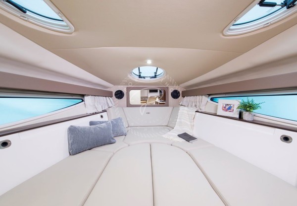2019 REGAL 28 EXPRESS