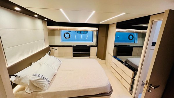 2017 AZIMUT 72 FLY