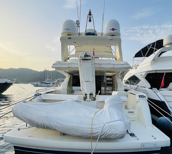 2004 FERRETTI YACHTS 590