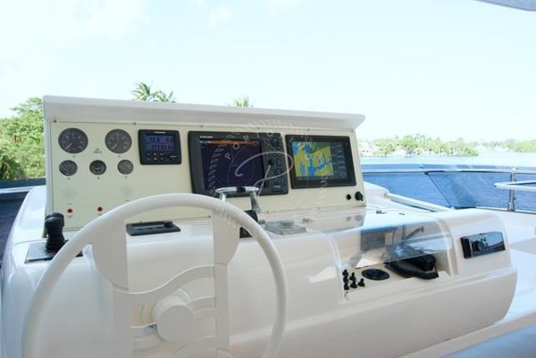 2014 FERRETTI 870 FLY