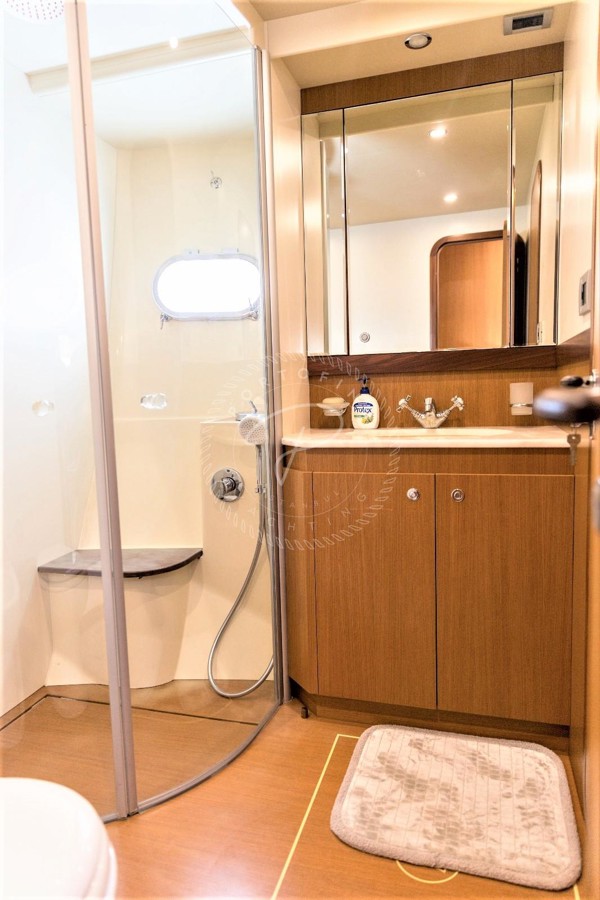 2006 FERRETTI 690 ALTURA