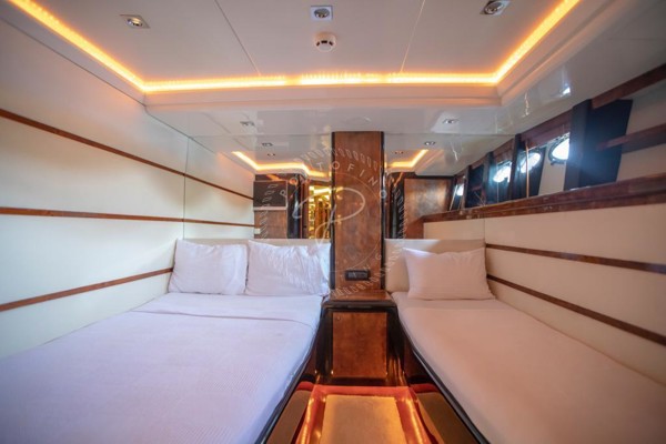 2006/2019 SUN YACHTS 32M