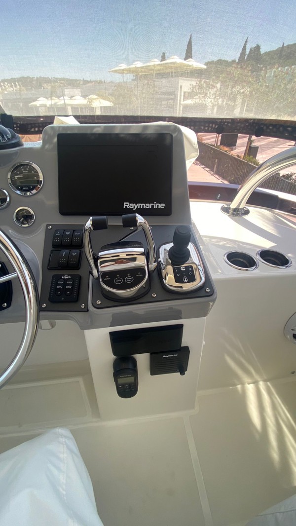 2025 BENETEAU SWIFT TRAWLER 48