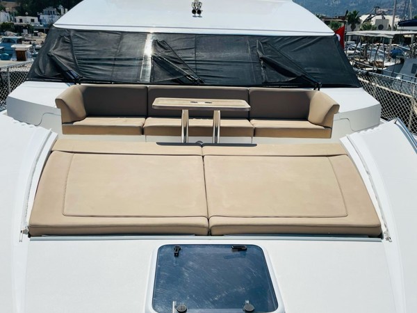 2010 PRINCESS 85