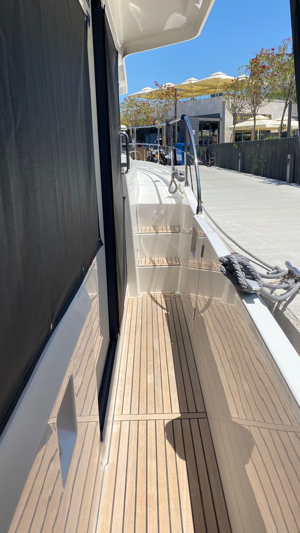 2025 BENETEAU SWIFT TRAWLER 48