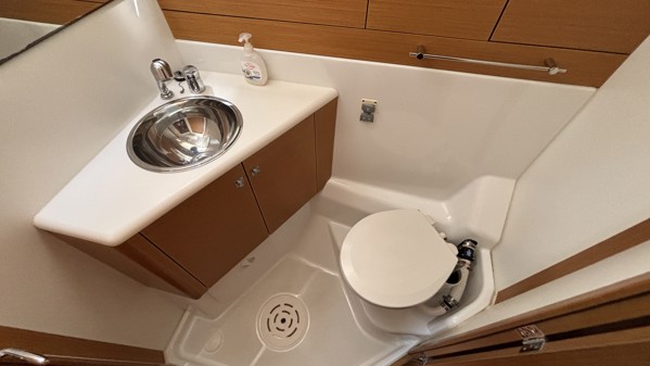 2011 JEANNEAU 53