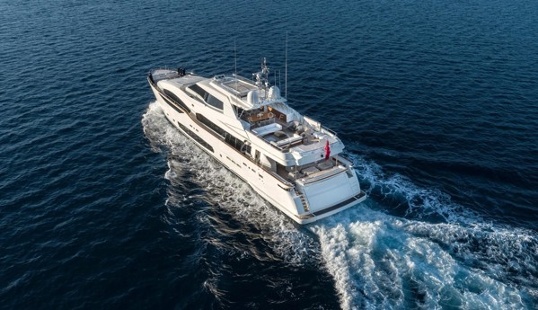 2013 FERRETTI CUSTOMLINE 124