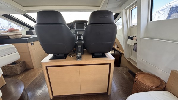 2012 PERSHING 72