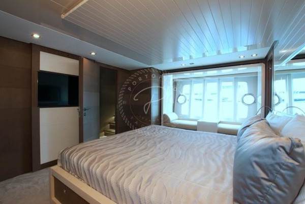 2014 FERRETTI 870 FLY