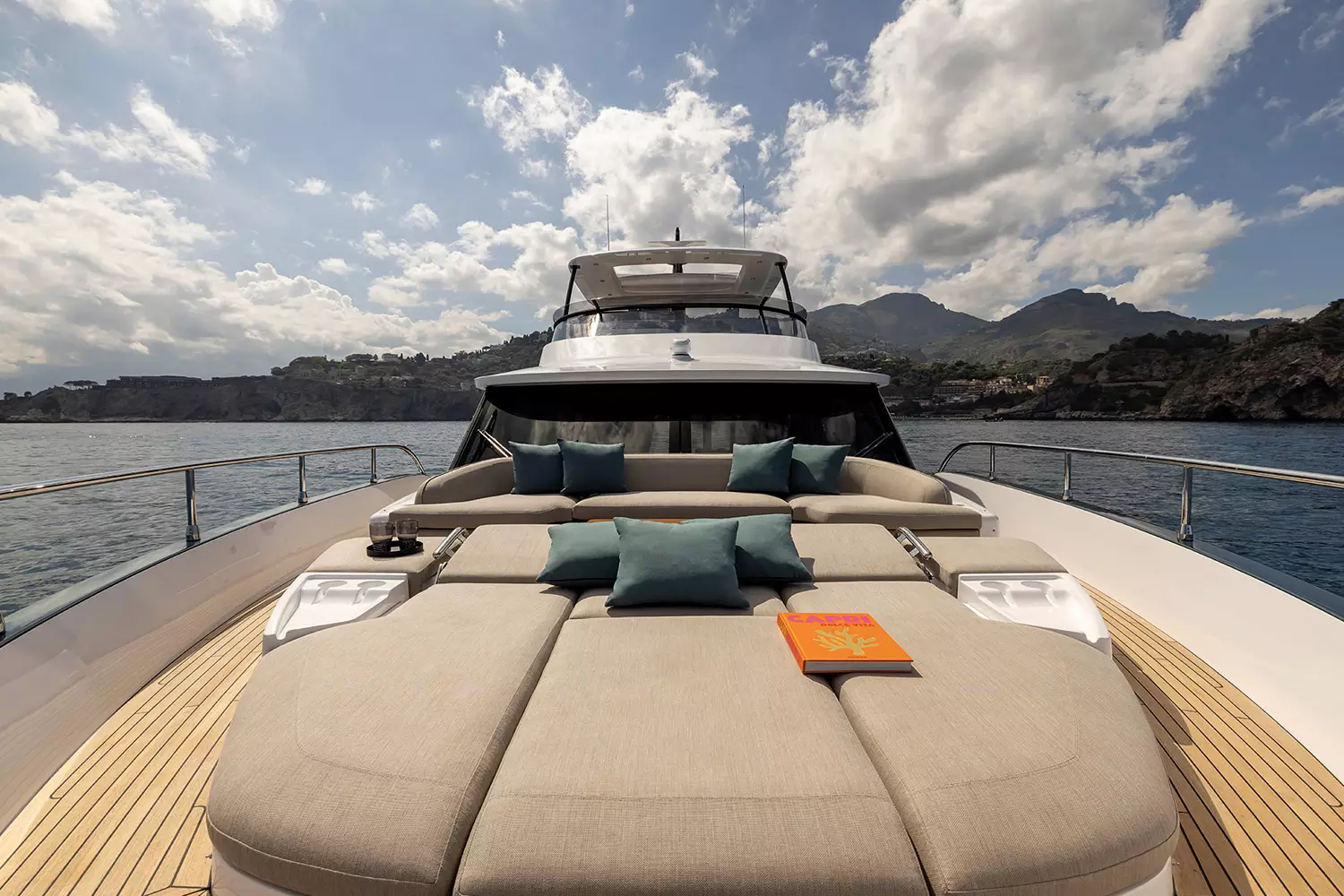 2025 AZIMUT MAGELLANO 60
