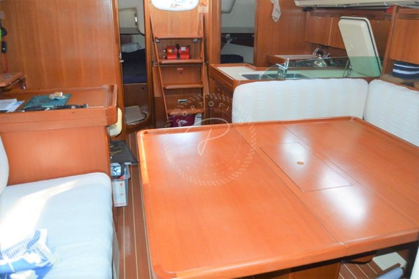 2005 DUFOUR 44