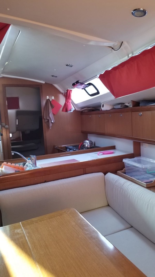 2008 BENETEAU OCENAIS 37