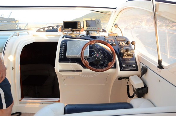 1999 FAIRLINE TARGA 37