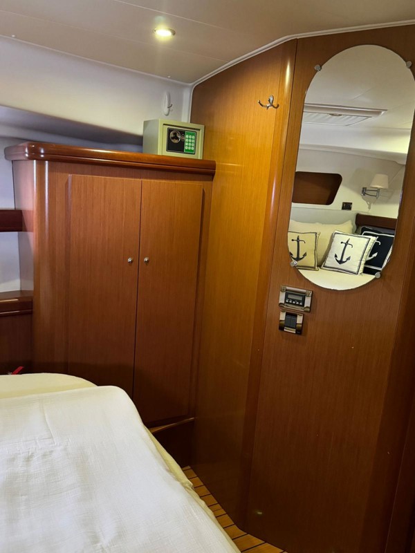 2010 BENETEAU SWIFT TRAWLER 42