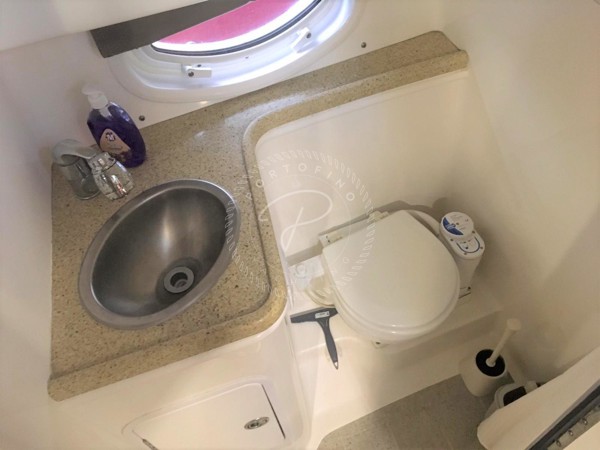 2011 RINKER 280 EC