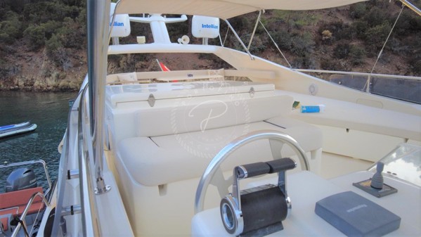 2003 FERRETTI YACHTS 590