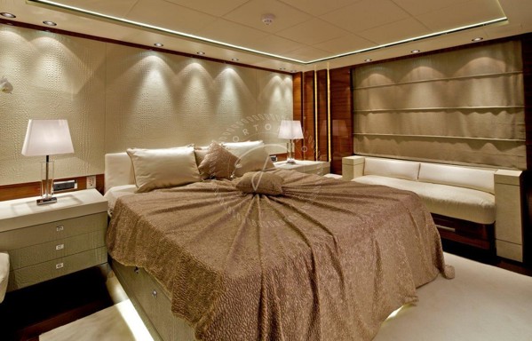 2011/2017 GOLDEN YACHTS CUSTOM 40M