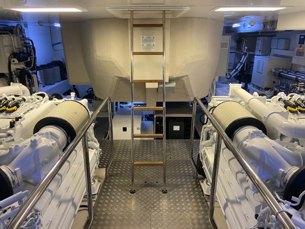 2021 FERRETTI YACHTS 920