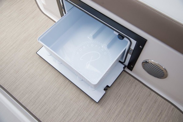 2019 REGAL 28 EXPRESS