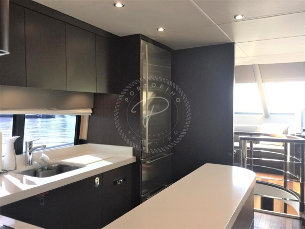 2016 SUNSEEKER 75 YACHT