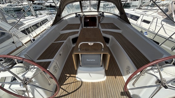 2011 JEANNEAU 53