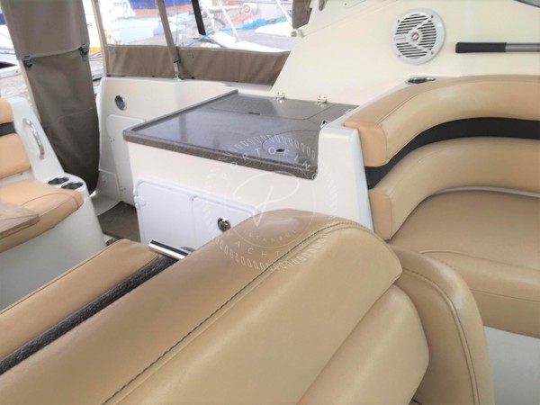 2011 RINKER 280 EC