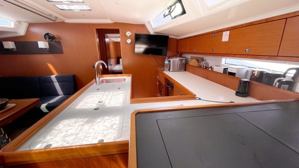 2015 BAVARIA 56 CRUISER