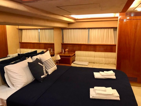 1999/2010 FERRETTI YACHTS 72