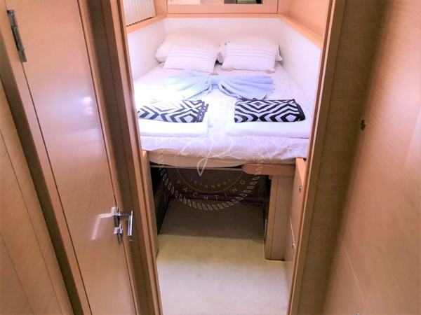 2011 LAGOON 450 F