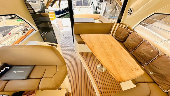 2011 PRESTIGE 440 S 