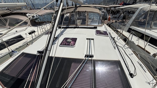 2011 JEANNEAU 53