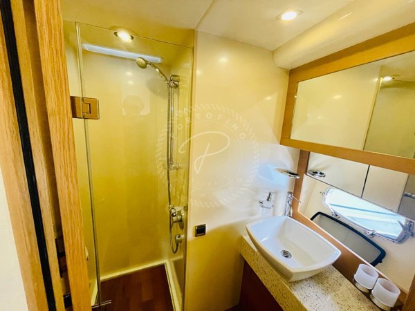 2009 FAIRLINE PHANTOM 48