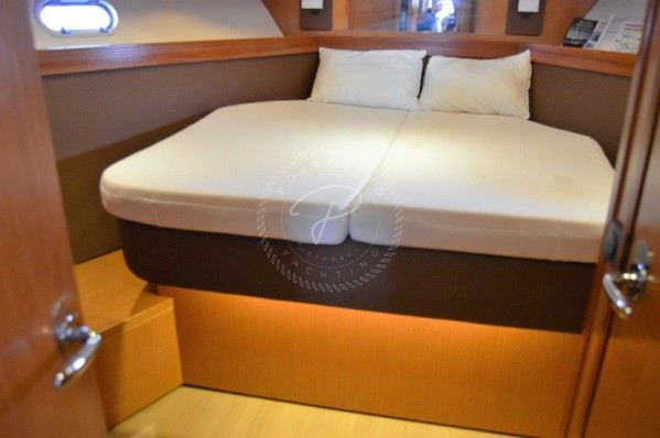 2011 BAVARIA 43 HT