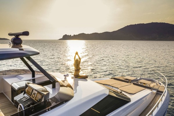 2021 FERRETTI YACHTS 920
