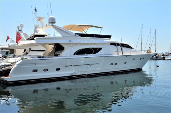 2001 FERRETTI YACHTS 80