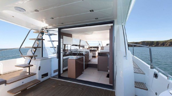 2018 PRESTIGE 520 FLY